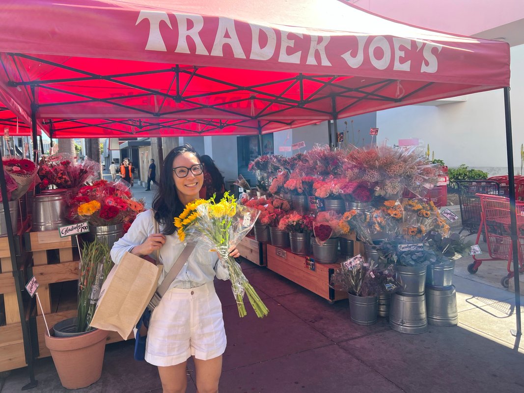I'm a doctor who studies longevity. Here are 8 things I always put in my Trader Joe's cart — and 4 I never buy.