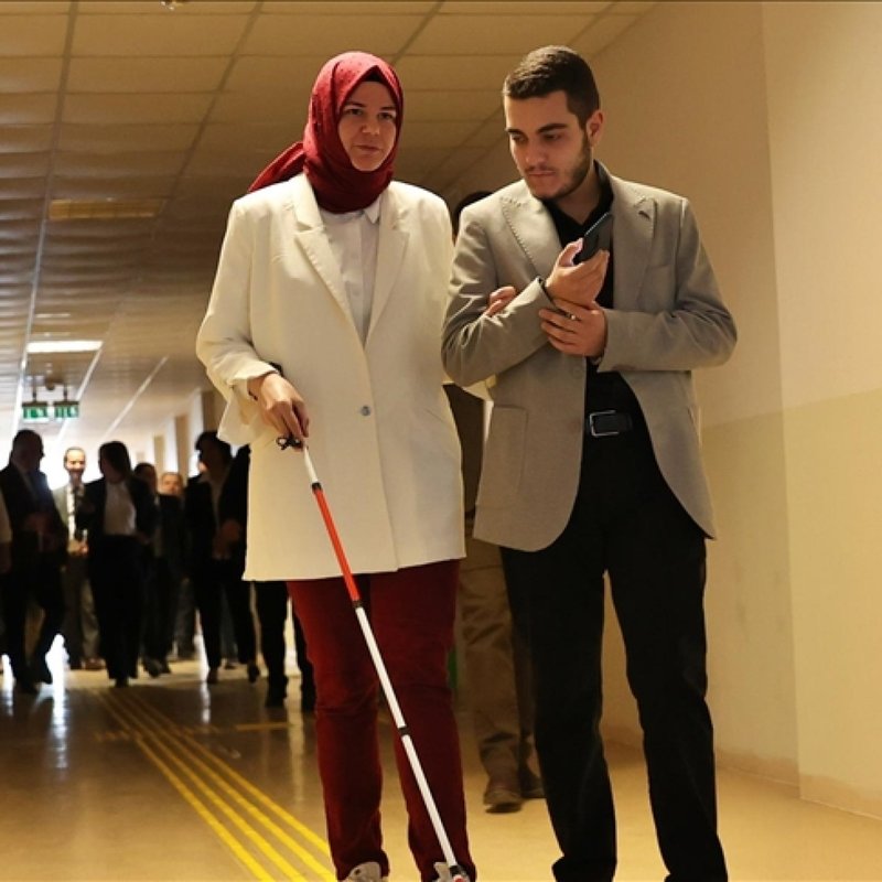 "OMÜ'de Görme Engelliler İçin Yeni Yapay Zeka Destekli Asistan Tanıtıldı"