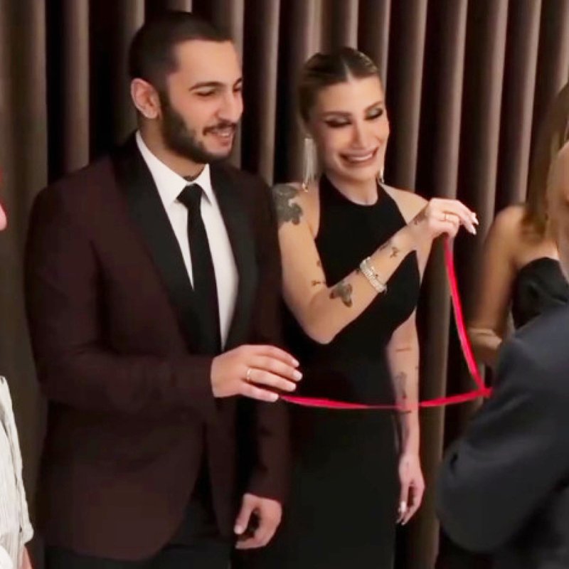 İrem Derici, nişan yüzüğünü taktı ve nişanlandı