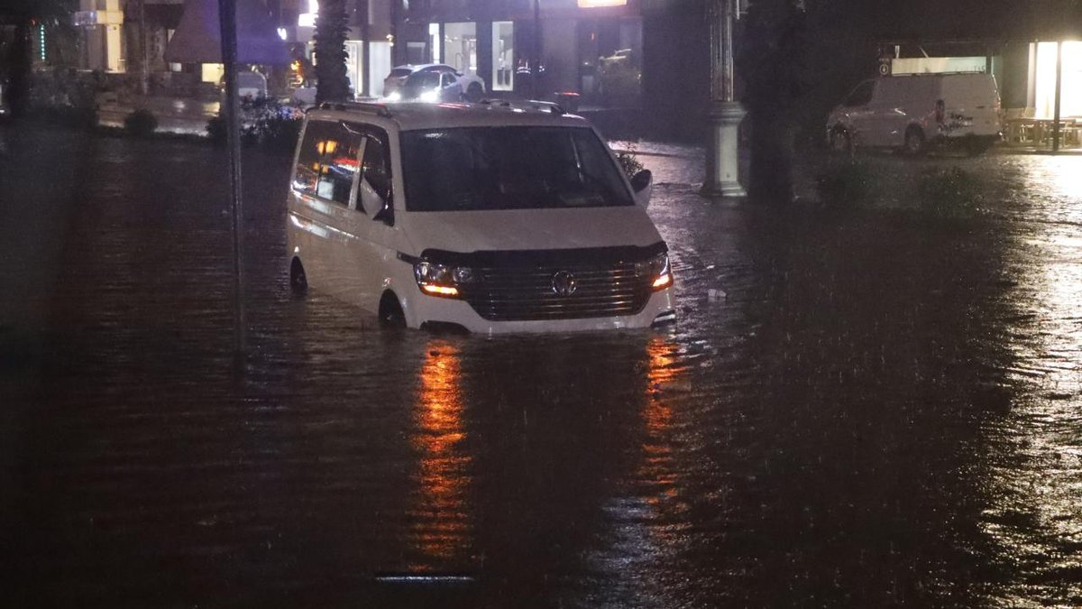 Bodrum ile Marmaris'te yoğun yağışlar görüldü