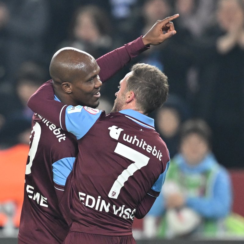 Trabzonspor'da iki ayrılık açıklandı!