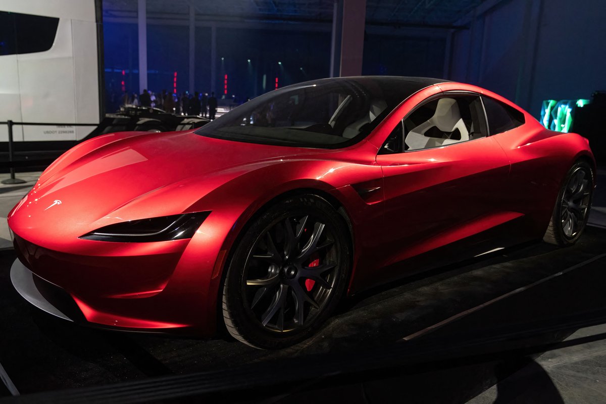 Tesla belgeleri, yeni Roadster logolarının olası tasarımlarını ortaya koydu