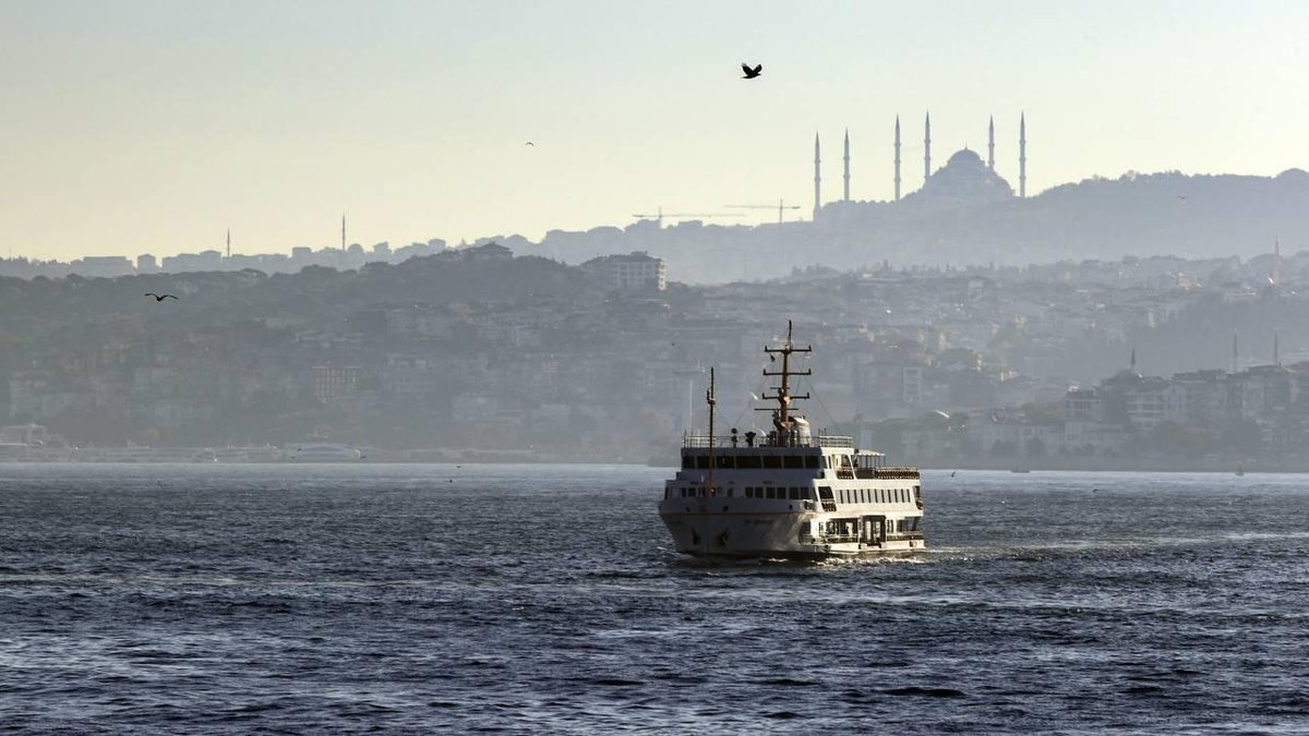 İstanbul'daki bütün vapur seferleri durduruldu.