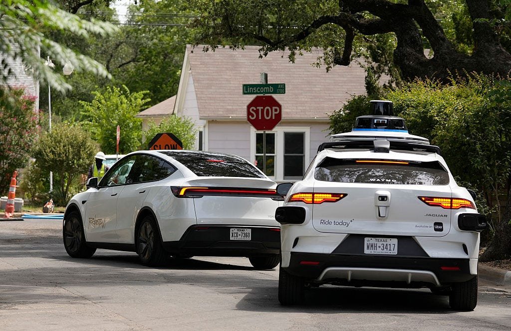 "Robotaksilerin Durumu: Waymo, Uber ve Lyft ile Rekabeti Artırırken, Tesla Fiyatlarla Öne Çıkıyor"