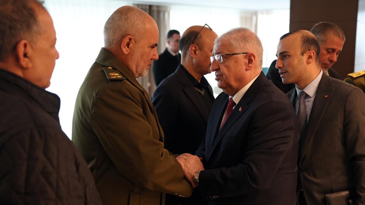Bakan Güler, Libya askeri heyetinin cenazesini almak üzere gelen yetkililere başsağlığı ziyaretinde bulundu.