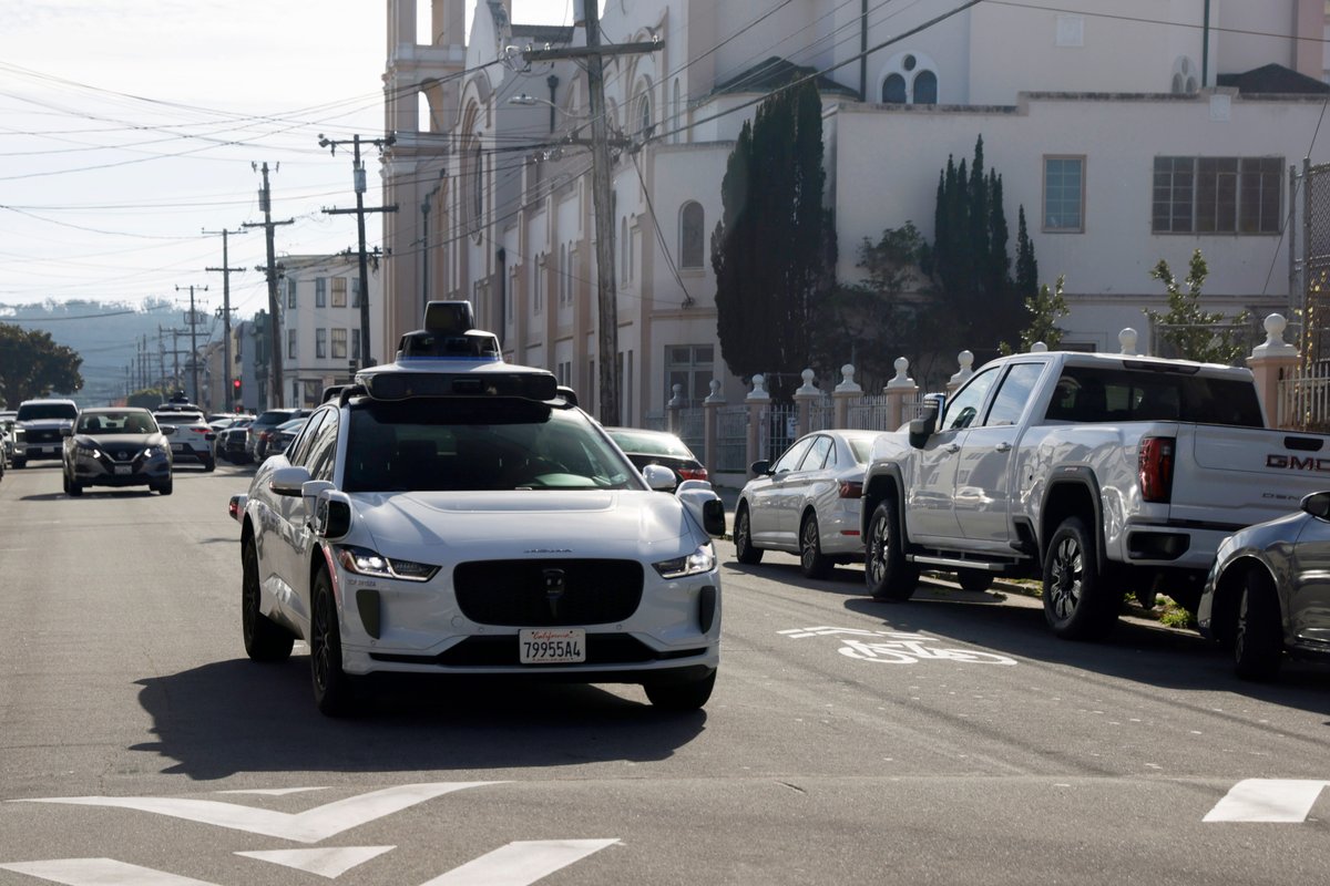 "Santa Monica'daki ilkokul yakınında bir Waymo aracı çocuğa çarptı"