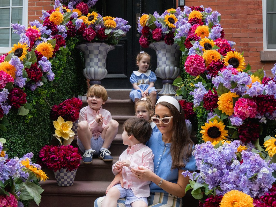 I turned my Manhattan stoop into an art project. It brought my neighborhood together.