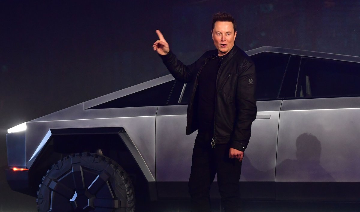 Tesla'nın Cybertruck modeli, Elon Musk'ın: belirlediği iddialı satış hedeflerinin gerisinde kalıyor.