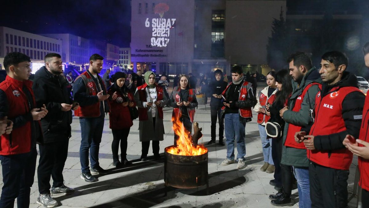 Kahramanmaraş'ta meydana gelen depremlerde yaşamını yitirenler saygıyla anıldı