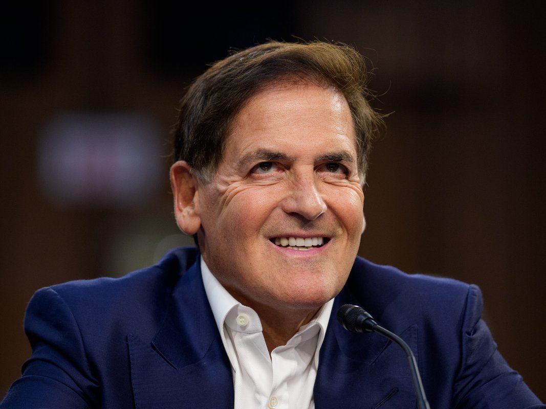 Anthropic's top economist says AI won't replace workers yet. Mark Cuban says it trails humans in 2 key ways.