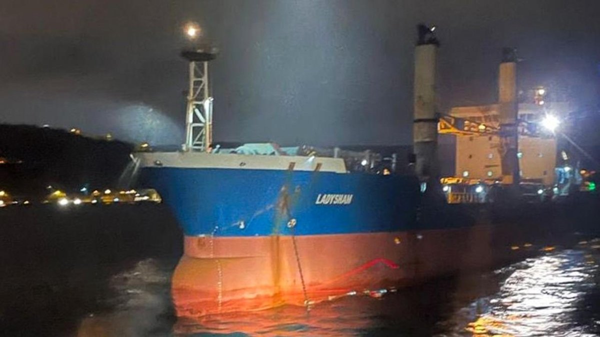 "İstanbul Boğazı'nda arıza yapan: gemi, başarılı bir şekilde kurtarıldı"