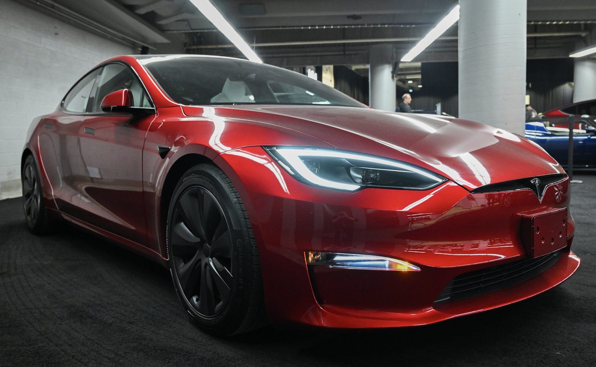 Tesla is selling 250 invite-only Model S 'Signatures' for $160,000 before scrapping them for good
