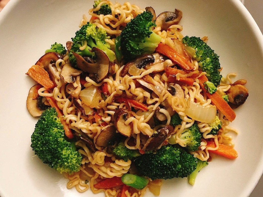 I'm a dietitian and busy mom. I swear by this: one-hour meal-prep routine that saves me time and money all week.