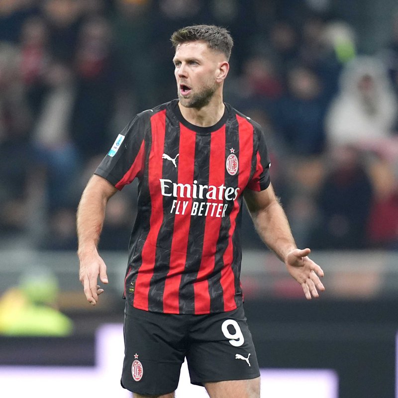 "Milan, tek bir golle liderlik koltuğunu korudu!"