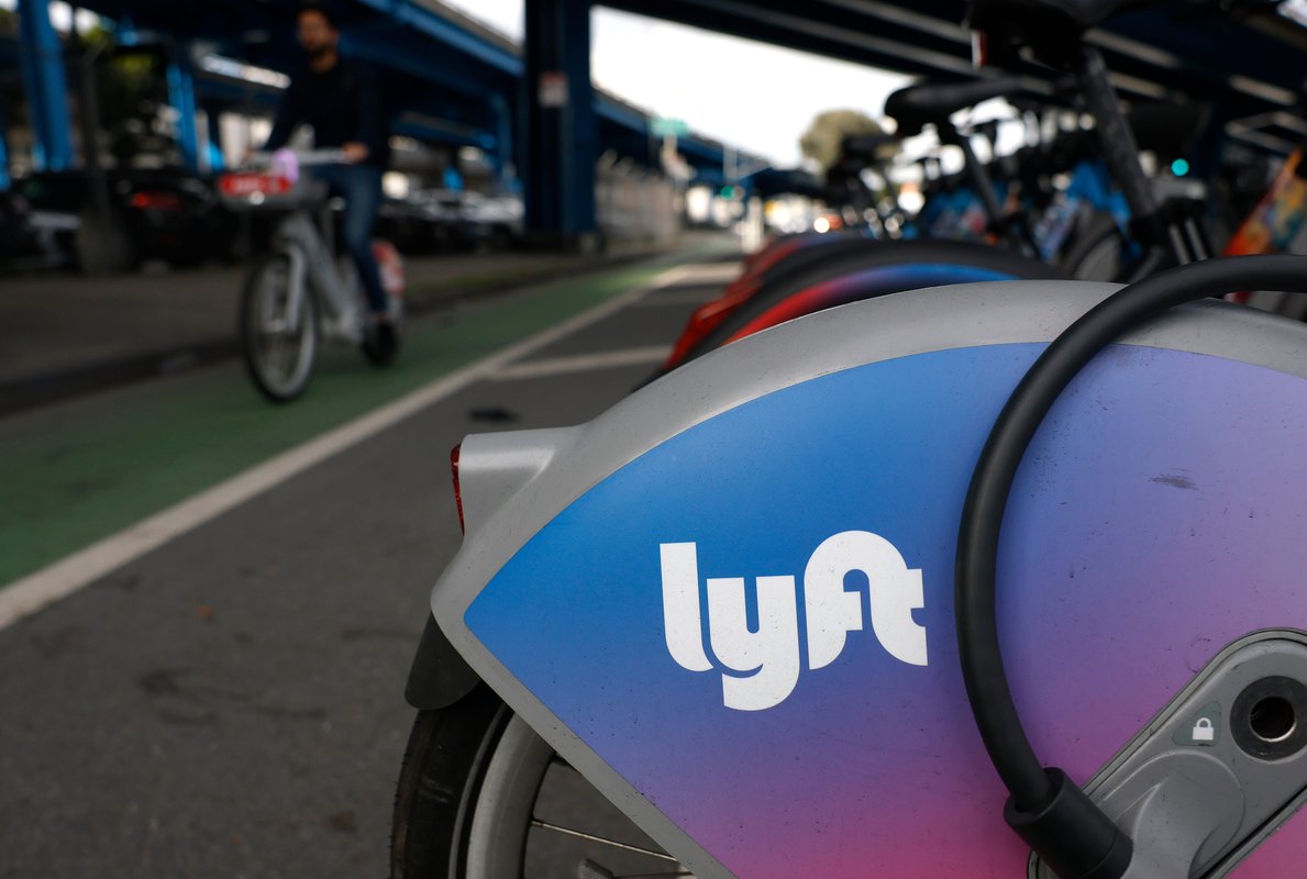 Lyft's stock plummets 16% as a disappointing quarter presents a setback for its comeback story