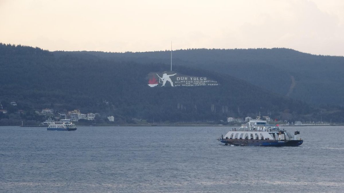 "Çanakkale'de deniz taşımacılığını etkileyen fırtına yaşandı"