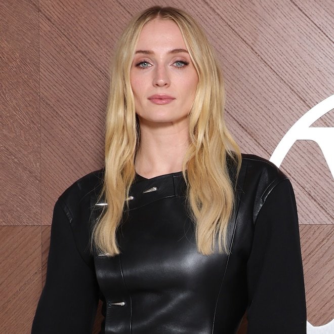 Sophie Turner'ın Chris Martin ile Çıkma İddiaları Arasındaki İlişki Durumu
