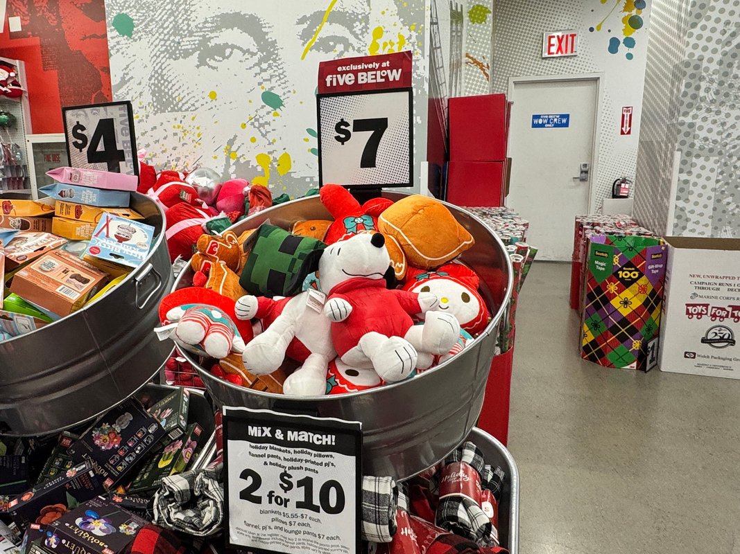 "Five Below'daki tatil alışverişimde, 5 dolardan fazla olan ürünlerin sayısı beni şaşırttı"