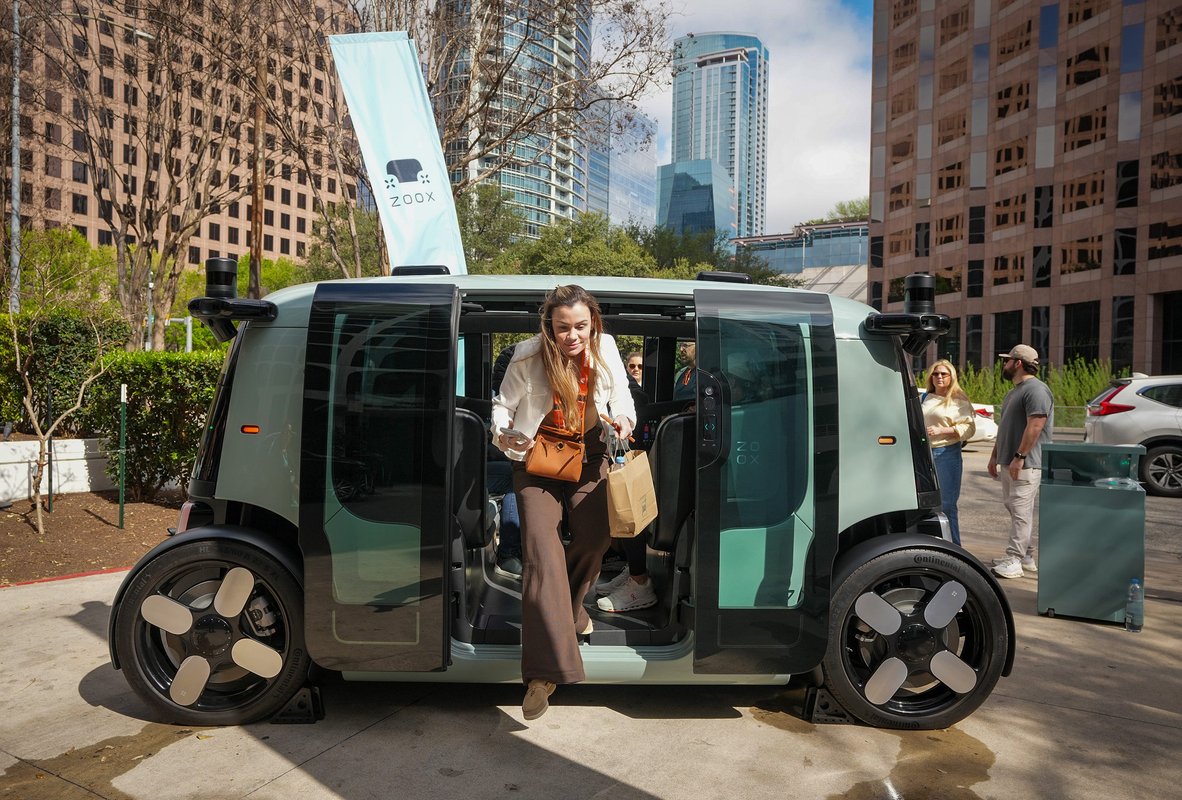 One robotaxi player has grown its share of users: so far in 2026 — and it's not Waymo