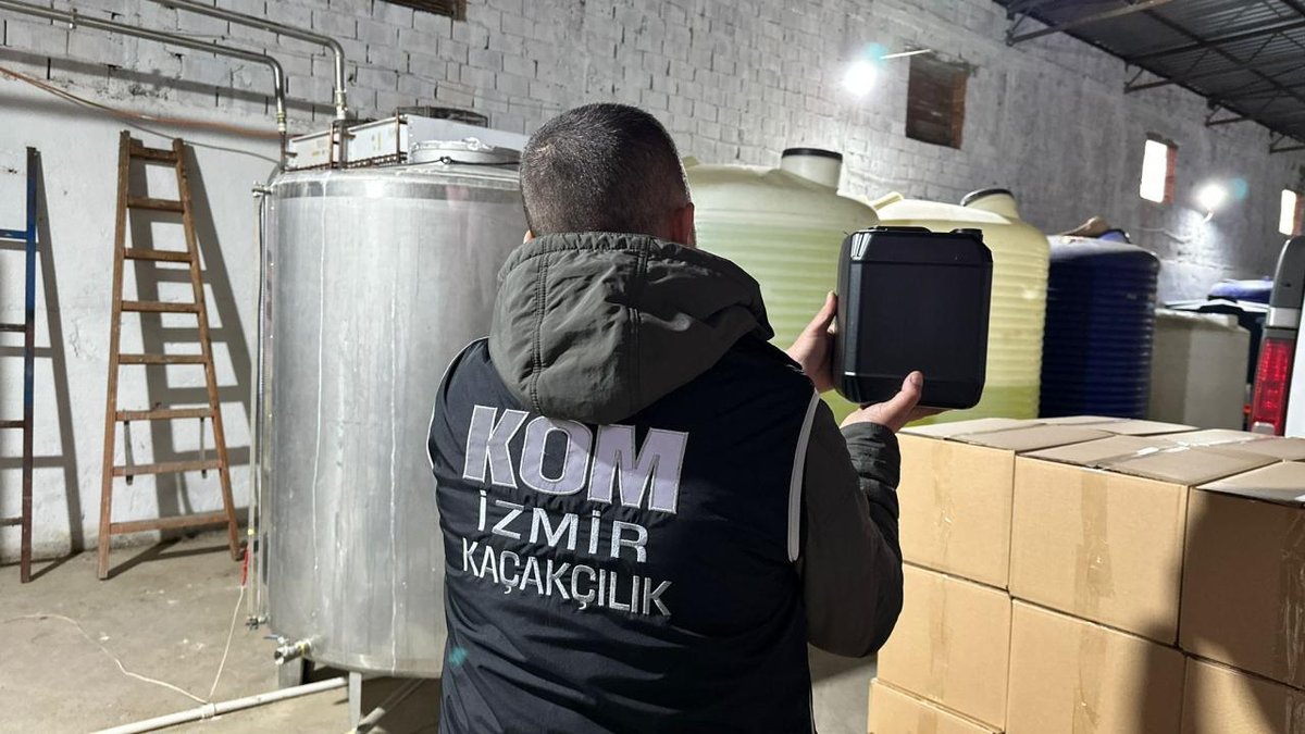 İzmir'de yasadışı içkiyle ilgili operasyon: On bir kişi gözaltına alındı