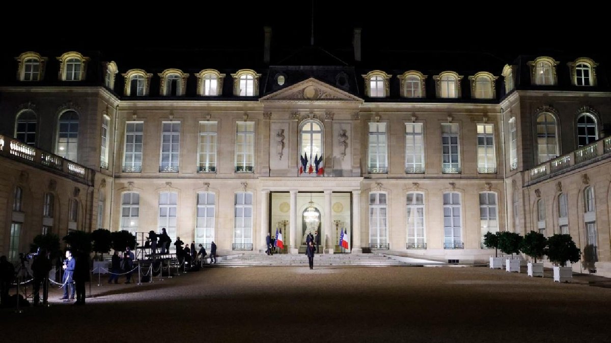 "Paris’te Elysee Sarayı Hırsızlığı: Gümüşçübaşı Binlerce Euro Değerinde Takımlarla Ele Geçirildi"