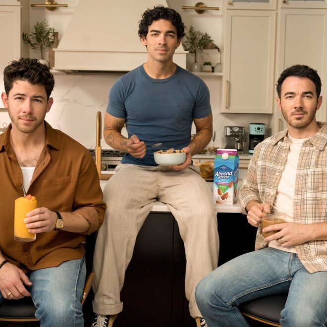 Jonas Brothers'ın Sabah Rutininde Yüz İçin Buz Banyosu Bulunuyor