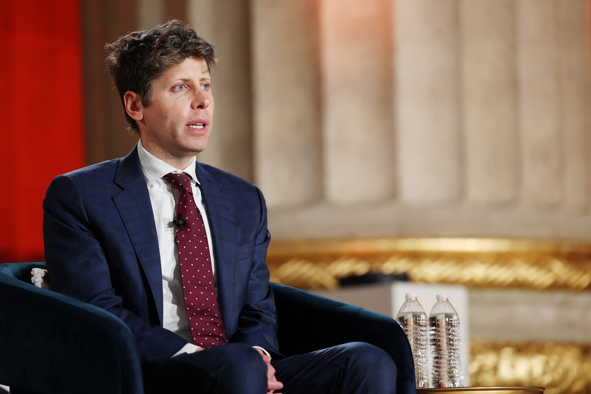 Sam Altman's management quirk? DMing 'a few hundred' OpenAI employees every day