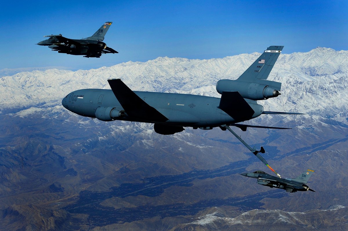 Take a look inside an Air Force aerial tanker: that kept fighter jets and bombers in the air