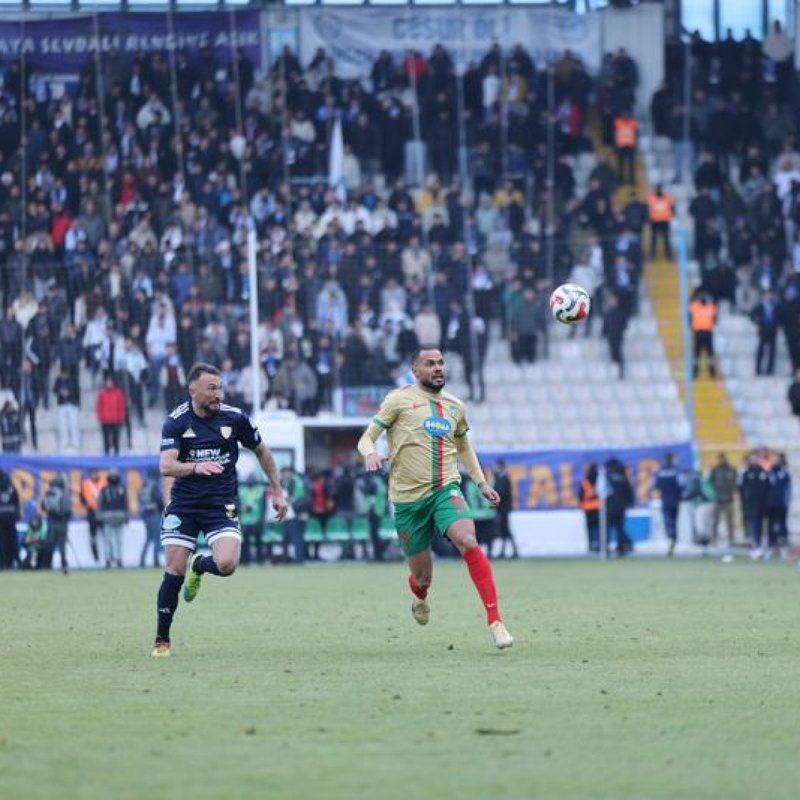 Amedspor'da İki Oyuncu Takımdan Ayrıldı!
