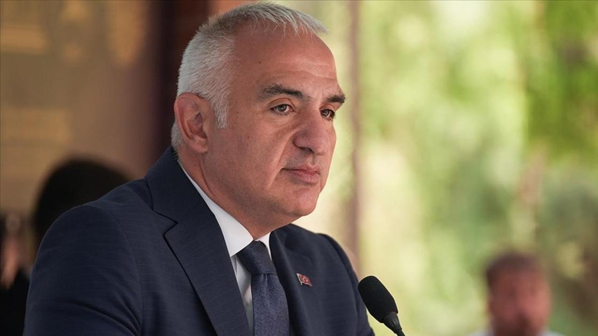 Bakan Ersoy, Dünya Dillerinde Türkçe sözlüğünü tanıttı