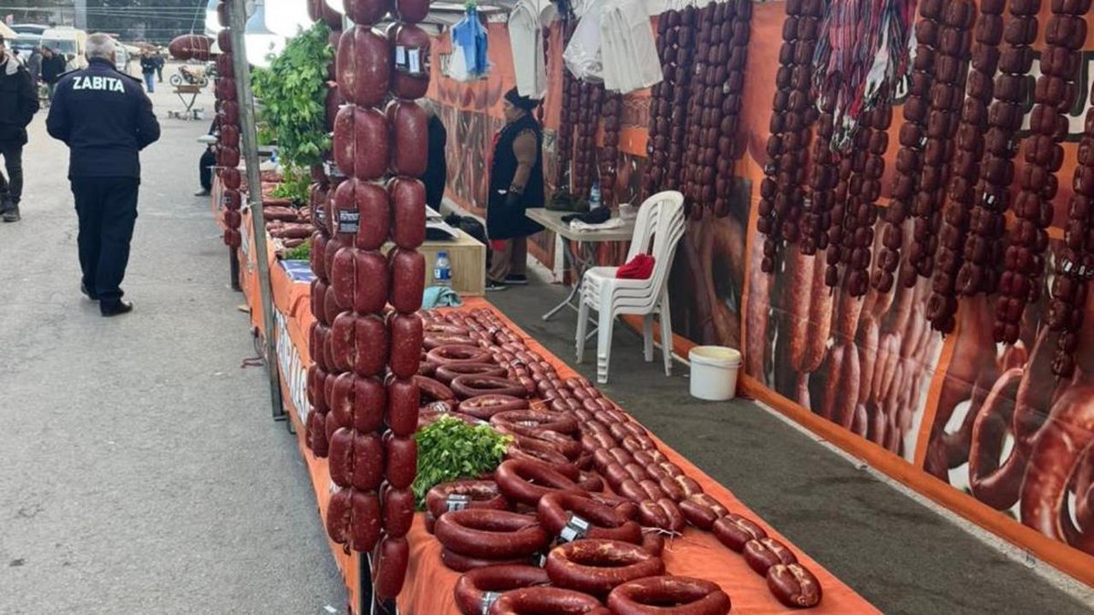 Yöresel pazar alanında 850 kilogram süresi dolmuş sucuk yok edildi