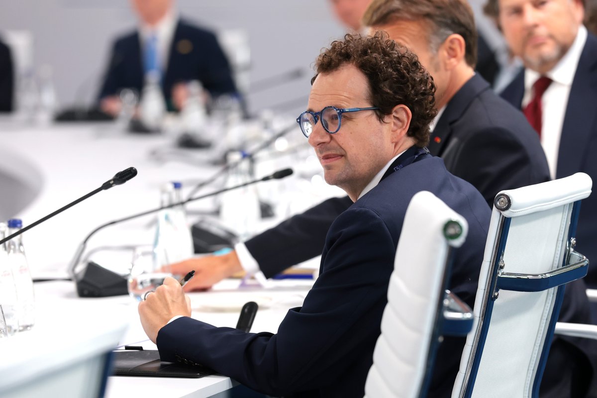 White House talks with Anthropic: shift to setting AI security rules