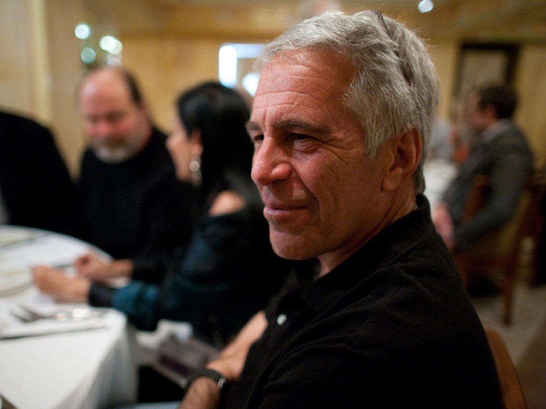 "Temsilciler Meclisi Demokratları, Sergey Brin ve: Bill Gates'i içeren yeni Epstein fotoğraflarını paylaştı."