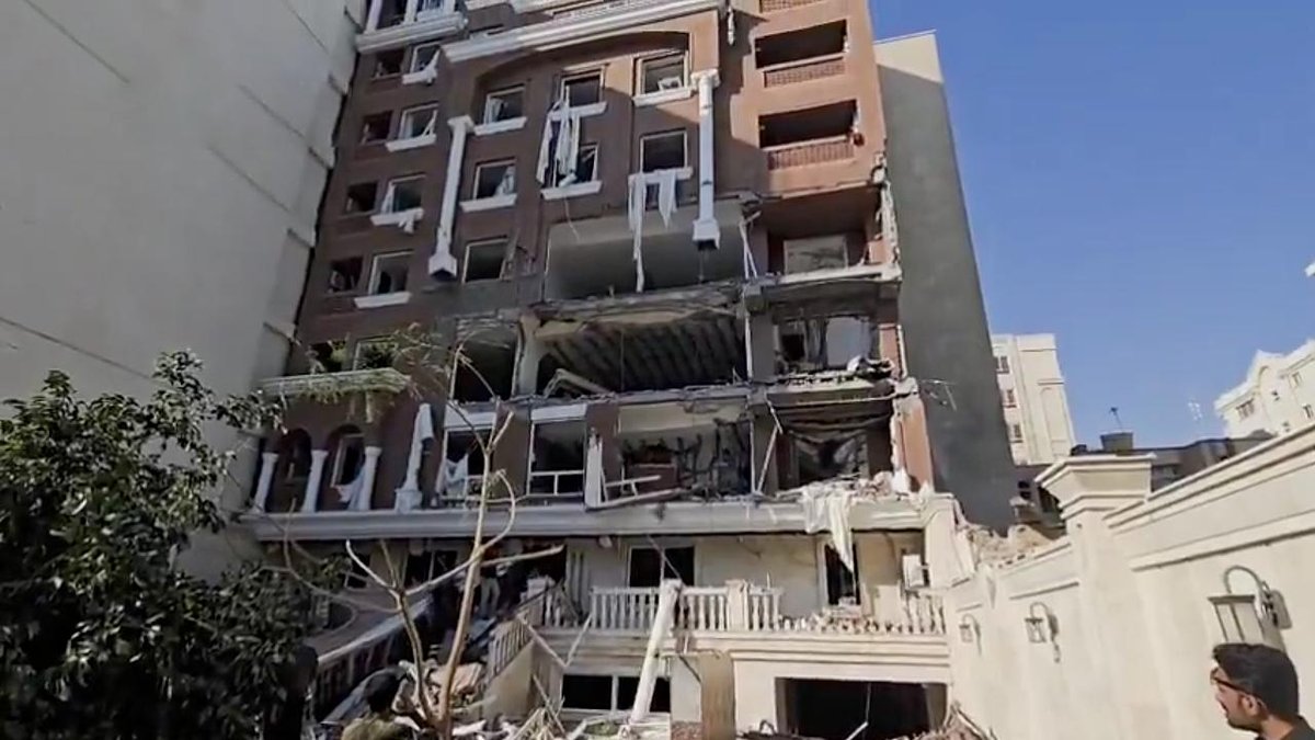 İran'da iki farklı şehirde gerçekleşen patlamalarda beş kişi yaşamını yitirdi