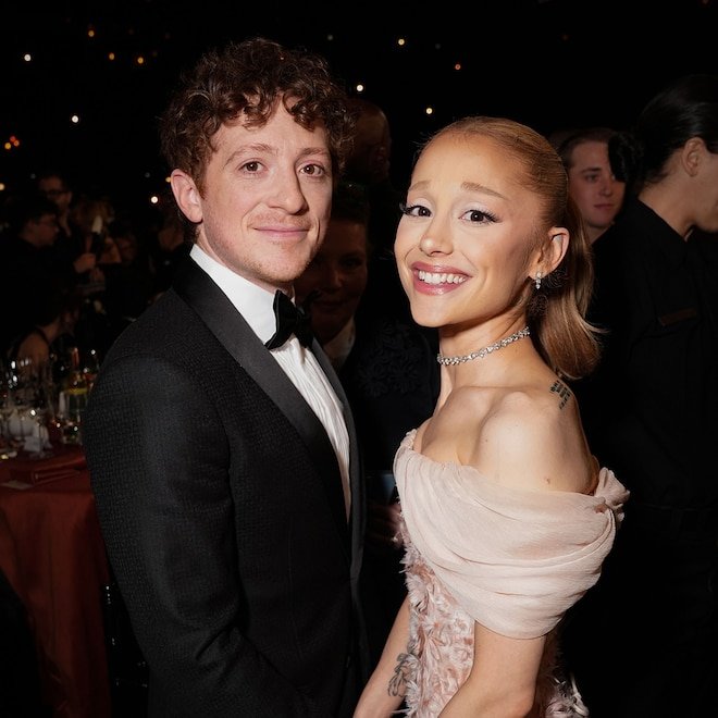 Ethan Slater, Ariana Grande'nin SNL sunuculuğunda yanındaydı