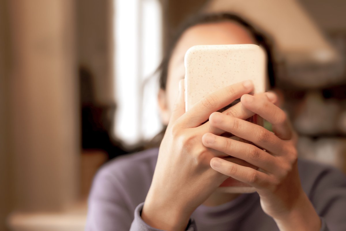 I thought the internet made parenting easier. It also made me less present.